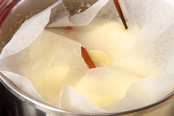 シナモン香る！リンゴのコンポートの作り方の手順3