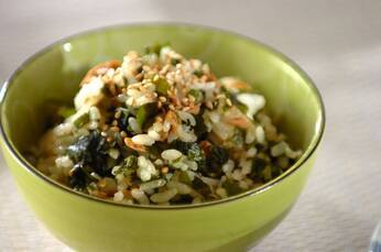 ワカメとツナの混ぜご飯