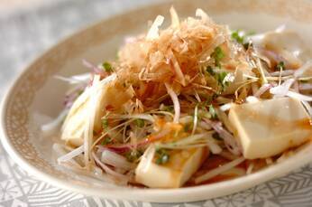 手作りドレッシングのサラダ