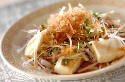 手作りドレッシングのサラダ