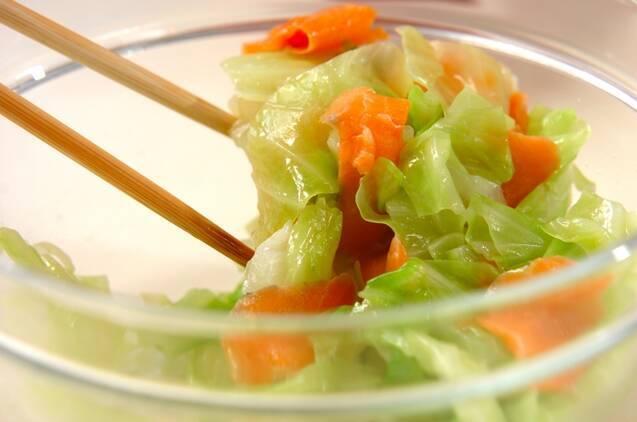 スモークサーモンとゆでキャベツサラダの作り方の手順3