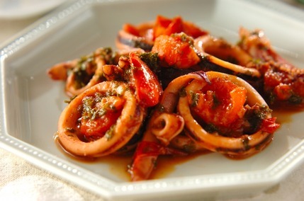 ニンニク香る！イカとトマトのパセリ炒め