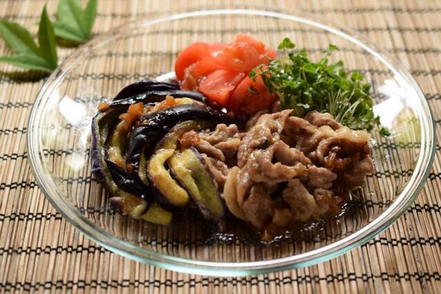 レンジで簡単！蒸しナスと豚肉のサッパリ梅だれ