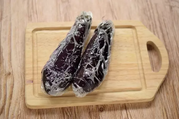 レンジで簡単！蒸しナスと豚肉のサッパリ梅だれの作り方1
