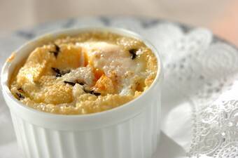 卵のココット焼き グリュイエールチーズとハーブの香り