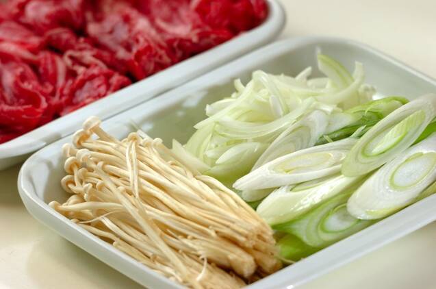 ガッツリ食べたい肉うどん すき焼き風 冷凍うどんで簡単 by森岡 恵さんの作り方の手順1