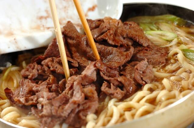 ガッツリ食べたい肉うどん すき焼き風 冷凍うどんで簡単 by森岡 恵さんの作り方の手順4
