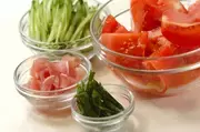 生ハムとツナの冷製トマトスパゲティーの下準備1