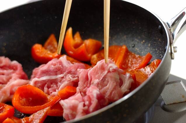豚肉の大葉梅炒めの作り方の手順2