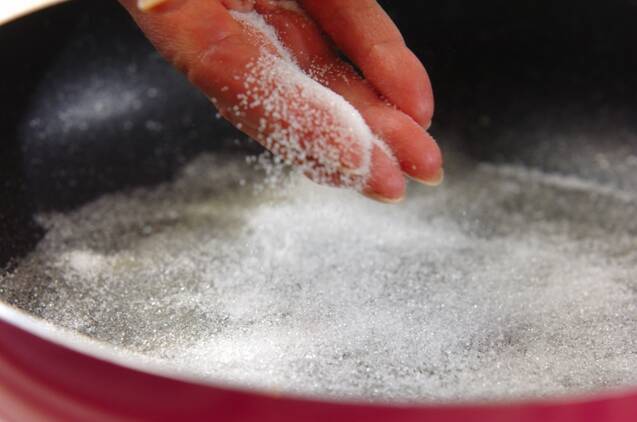 レーズンとオレンジのキャラメリゼの作り方の手順2