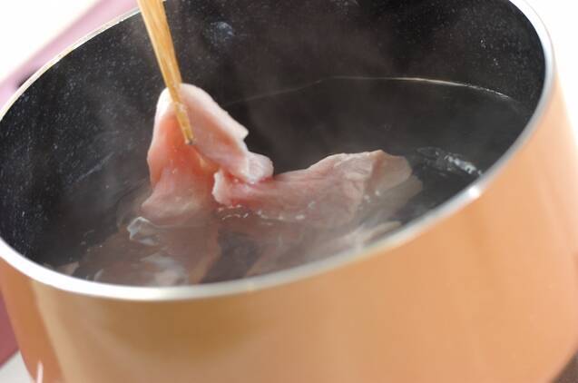 豚とキャベツのみそ汁の作り方の手順1