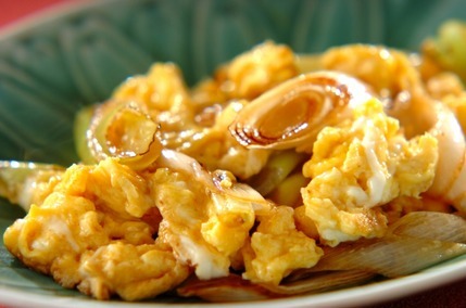 あともう一品に！白ネギと卵の炒め物