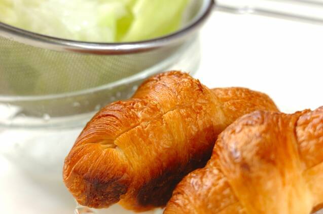 クロワッサンサンドの作り方の手順1