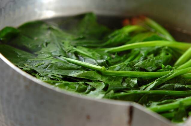 ホウレン草のナメタケおろし和えの作り方の手順1