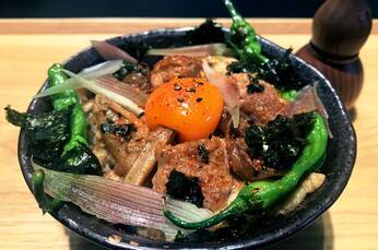 ソムリエが教える簡単リッチ飯 攻めの親子丼　白トリュフ香る