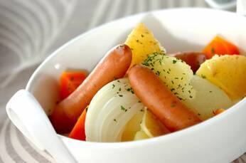 玉ネギとソーセージの煮込み