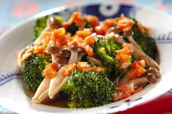 ブロッコリーとシメジのホットサラダ