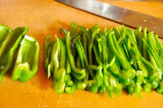 シャキシャキ食感の青椒肉絲の作り方の手順2