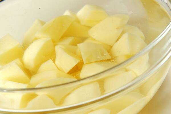 シンプルがおいしい！バター風味の粉ふきいもの作り方の手順1
