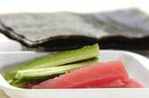 定番！キュウリとマグロの細巻きの下準備2