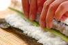 定番！キュウリとマグロの細巻きの作り方の手順5