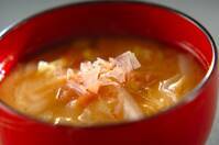 白菜とネギのみそ汁