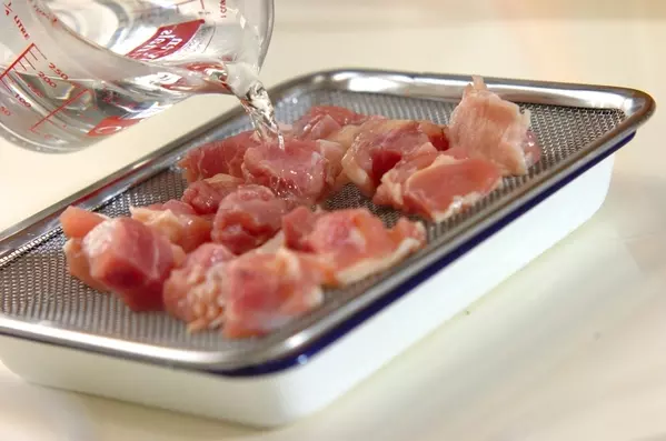 とろ～り半熟卵が絶品！基本の親子丼の作り方1