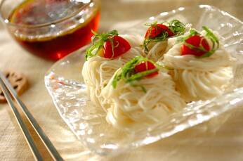 さっぱり！トマトとオリーブオイルめんつゆのそうめん