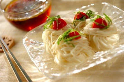 さっぱり！トマトとオリーブオイルめんつゆのそうめん