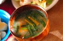 ニラとニンジンのみそ汁