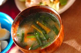 ニラとニンジンのみそ汁