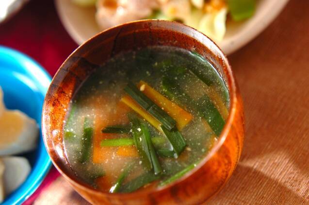 ニラとニンジンのみそ汁