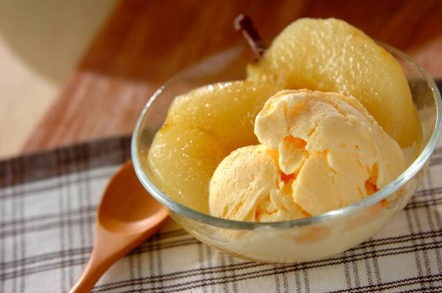 洋梨のソテー　アイスクリーム添え