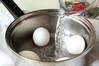 放置するだけ！温泉卵 意外と簡単失敗なし お湯を沸かすだけの作り方の手順2