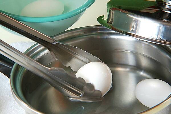 放置するだけ！温泉卵 意外と簡単失敗なし お湯を沸かすだけの作り方の手順4