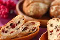 クランベリーとレーズンのライ麦パン