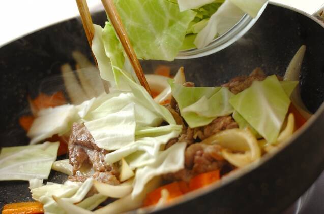 作り置き！焼き肉のタレでスタミナ焼うどんの作り方の手順5