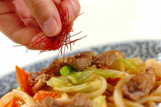 作り置き！焼き肉のタレでスタミナ焼うどんの作り方の手順7