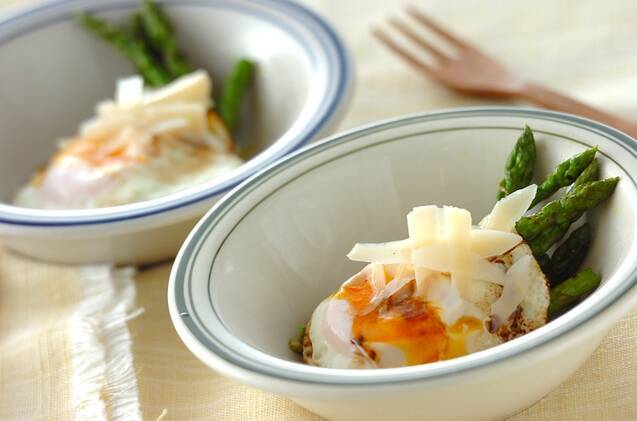 アスパラと目玉焼きのバルサミコソース