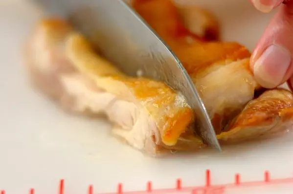 鶏もも肉とオクラの韓国風素麺の作り方1