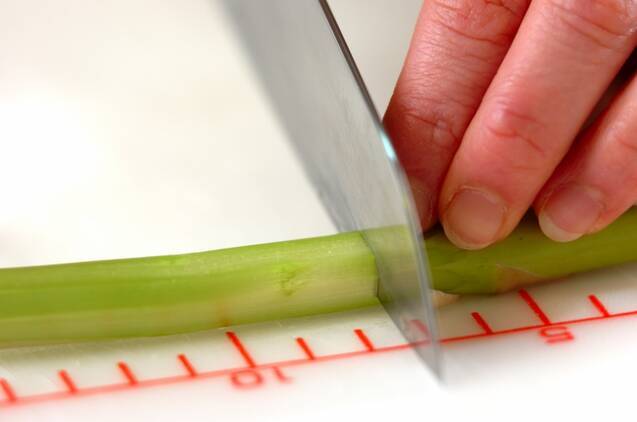 簡単ジューシー！定番アスパラベーコン巻きの作り方の手順1