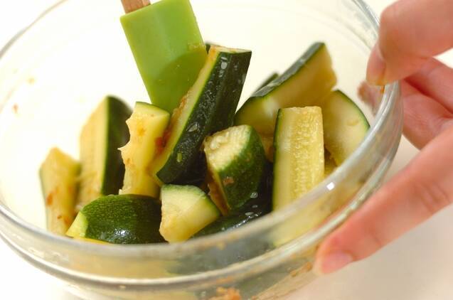 ズッキーニのショウガじょうゆ和えの作り方の手順3