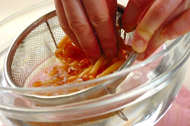 ナメコと麩のみそ汁の作り方の手順1