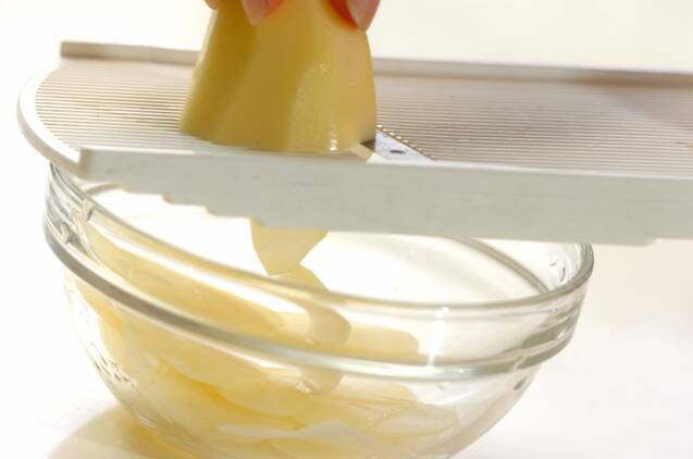 牛ヒレのステーキ　ワサビ・ソース　ポテトチップス添えの作り方の手順1