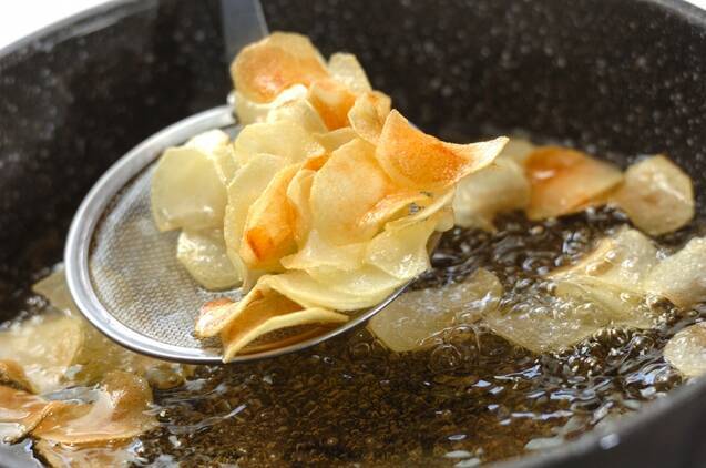 牛ヒレのステーキ　ワサビ・ソース　ポテトチップス添えの作り方の手順5