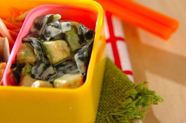 アボカドとワカメのサラダ