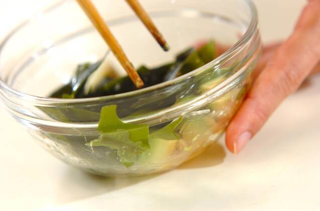 アボカドとワカメのサラダの作り方の手順3