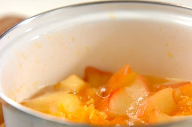 みかんとリンゴのジャムの作り方の手順2