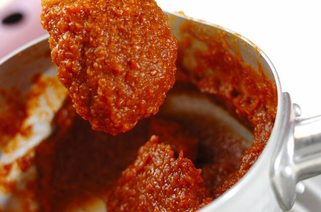 蒸し里芋の練りみそ和えの作り方の手順1