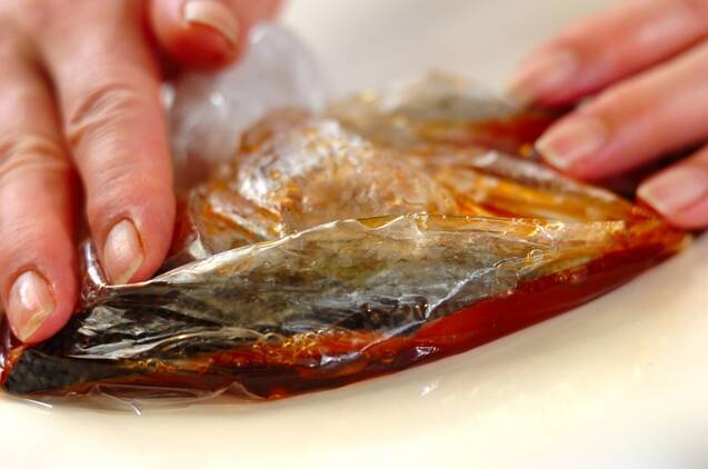 鮭のグリル　ケイパーソースの作り方の手順1